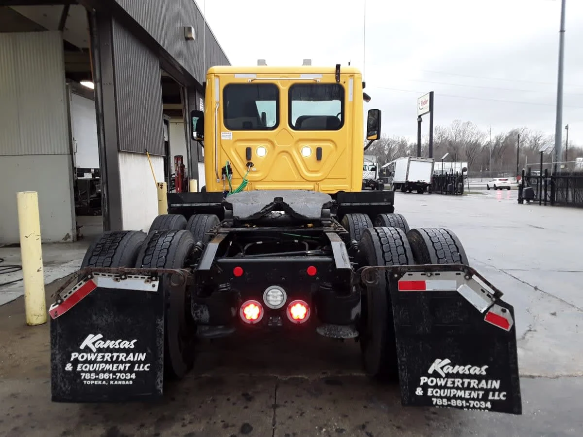 2020 Freightliner Cascadia in Kansas City, MO — photo 5