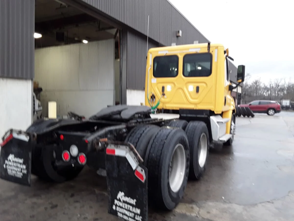 2020 Freightliner Cascadia in Kansas City, MO — photo 4
