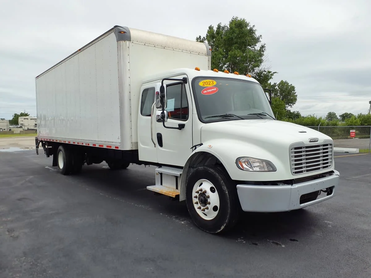 2023 Freightliner M2 106 in Clarksville, IN — photo 3