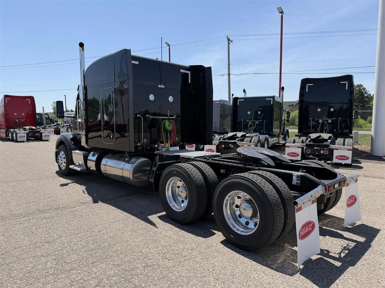 2027 Peterbilt 579 in Eau Claire, WI — photo 2