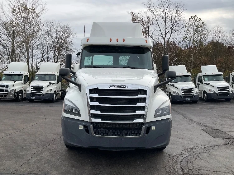 2020 Freightliner Cascadia in Piqua, OH — photo 2