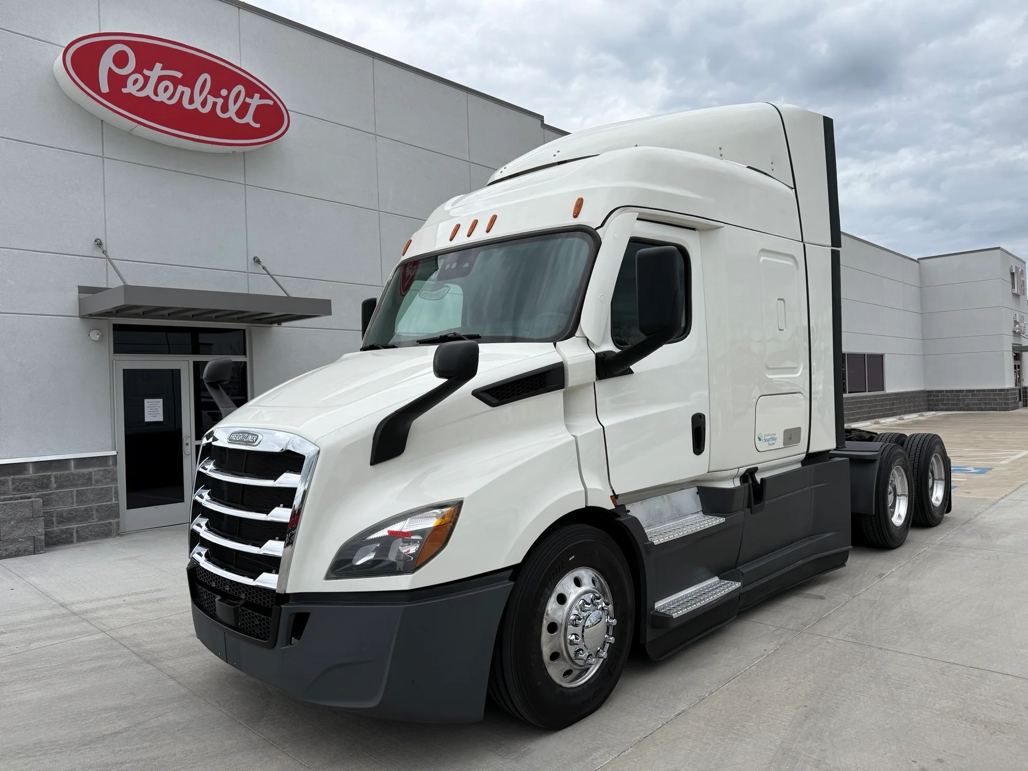 2021 Freightliner Cascadia in Lowell, AR
