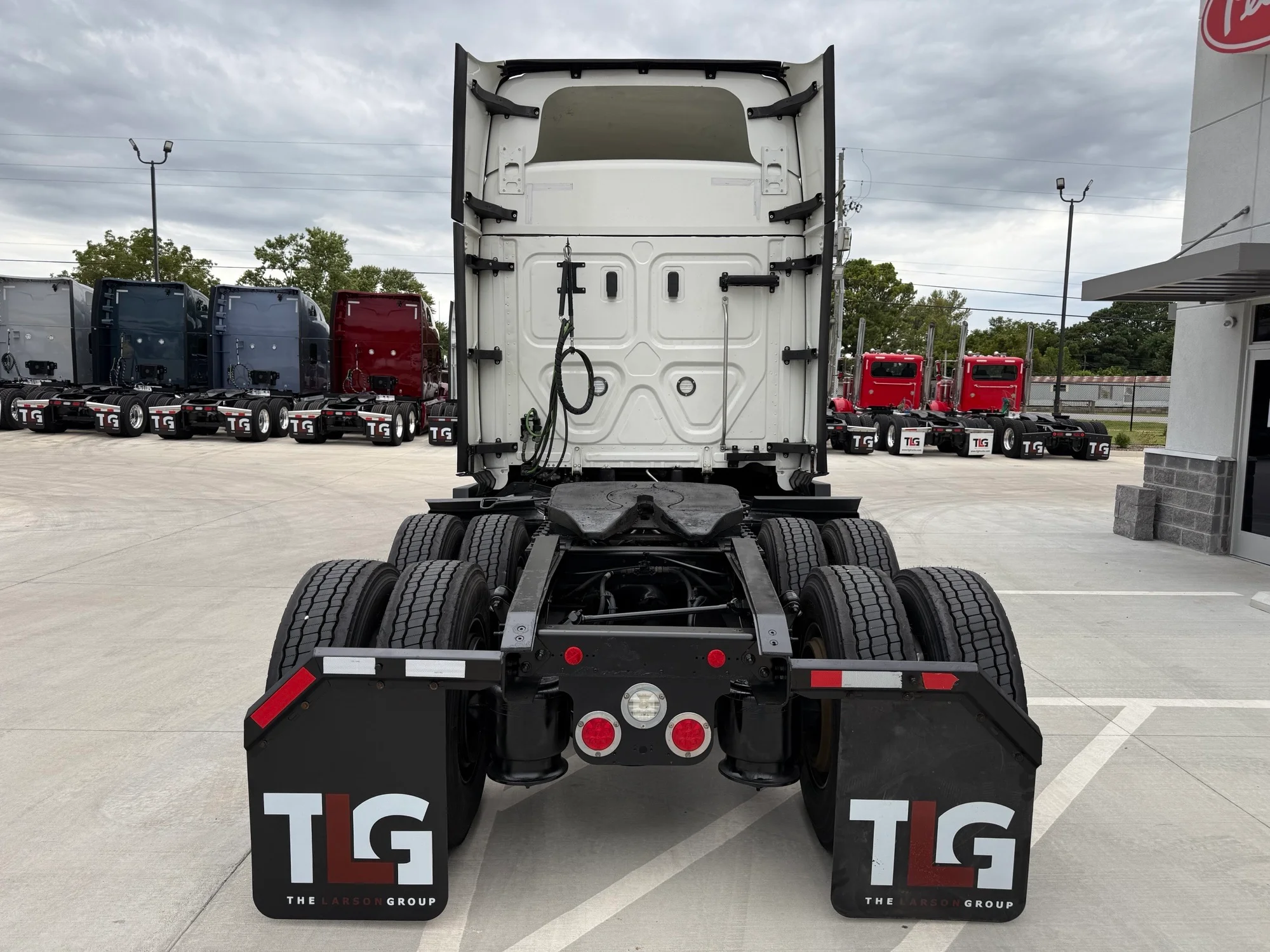 2021 Freightliner Cascadia in Lowell, AR — photo 4