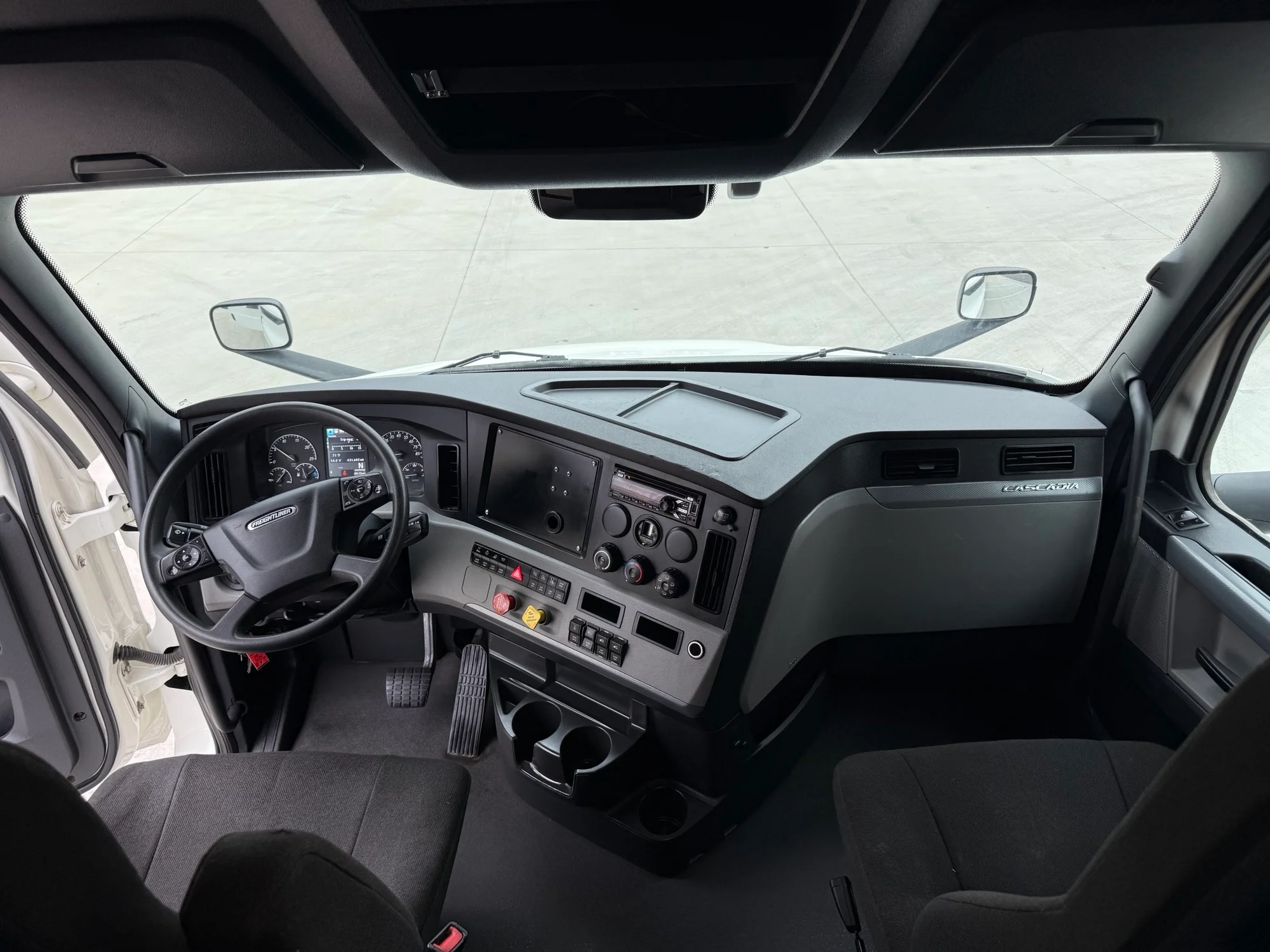 2021 Freightliner Cascadia in Lowell, AR — photo 15