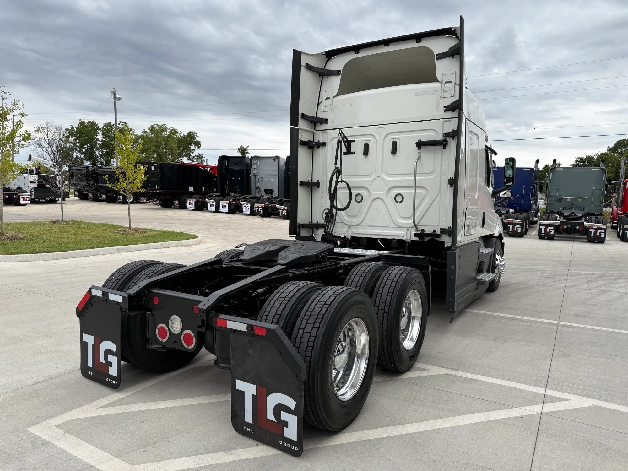 2021 Freightliner Cascadia in Lowell, AR — photo 5