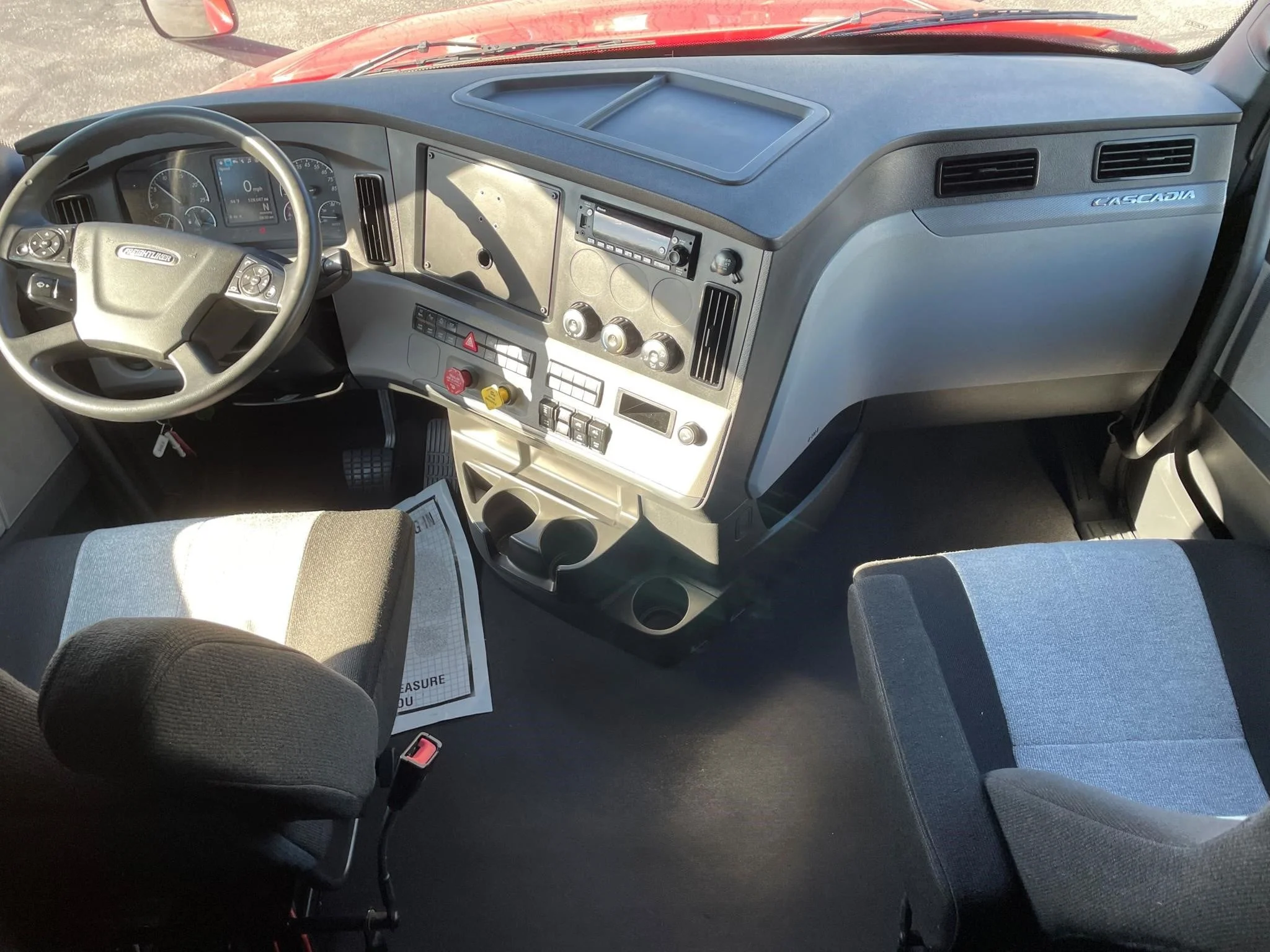 2022 Freightliner Cascadia in Louisville, KY — photo 5