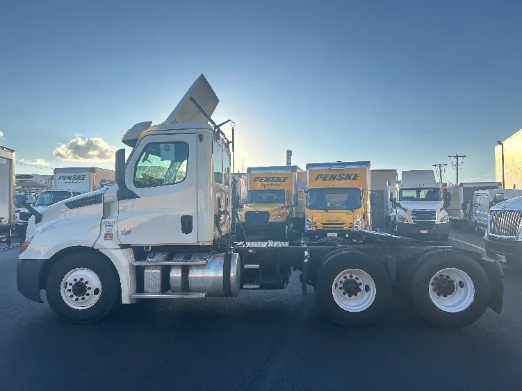 2019 Freightliner Cascadia in Braintree, MA — photo 5