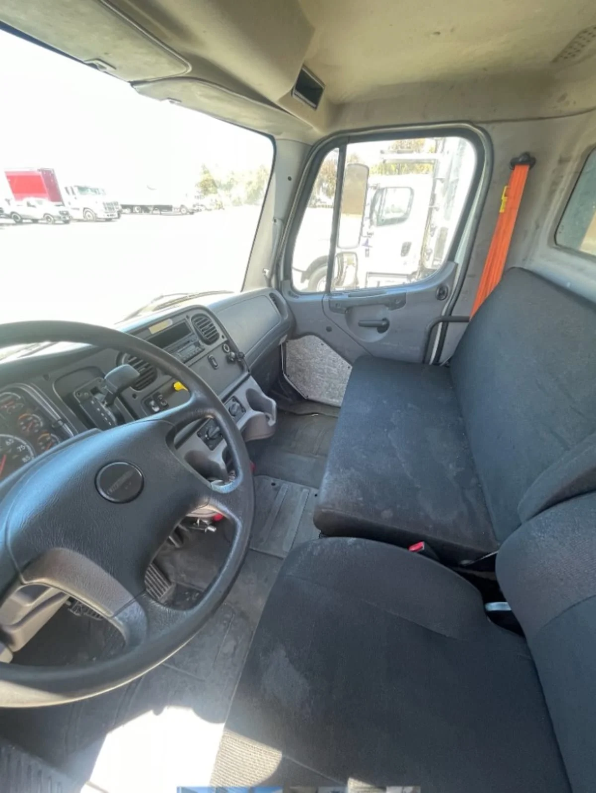 2016 Freightliner M2 106 in Hayward, CA — photo 7
