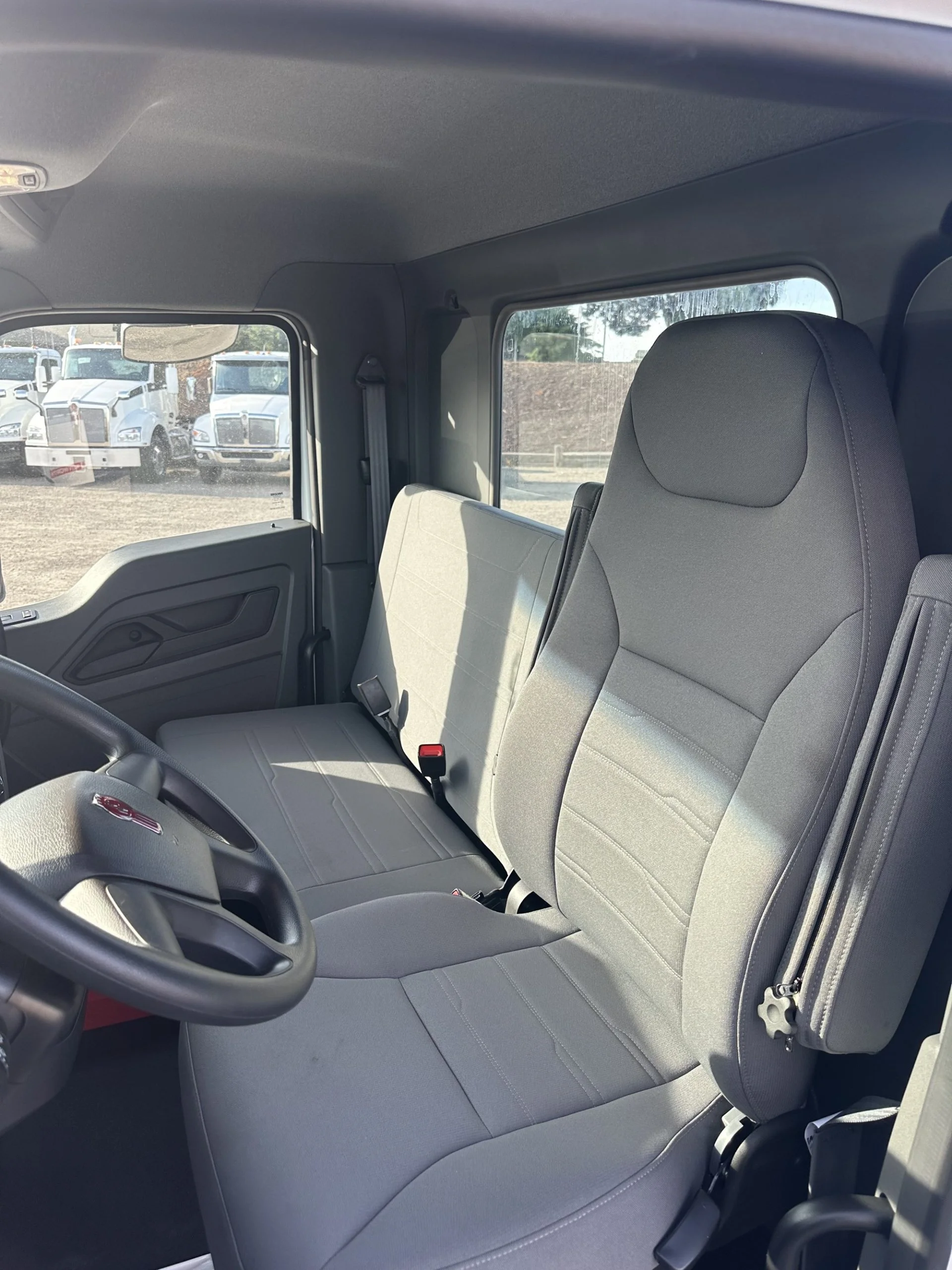 2025 Kenworth T380 - image 6