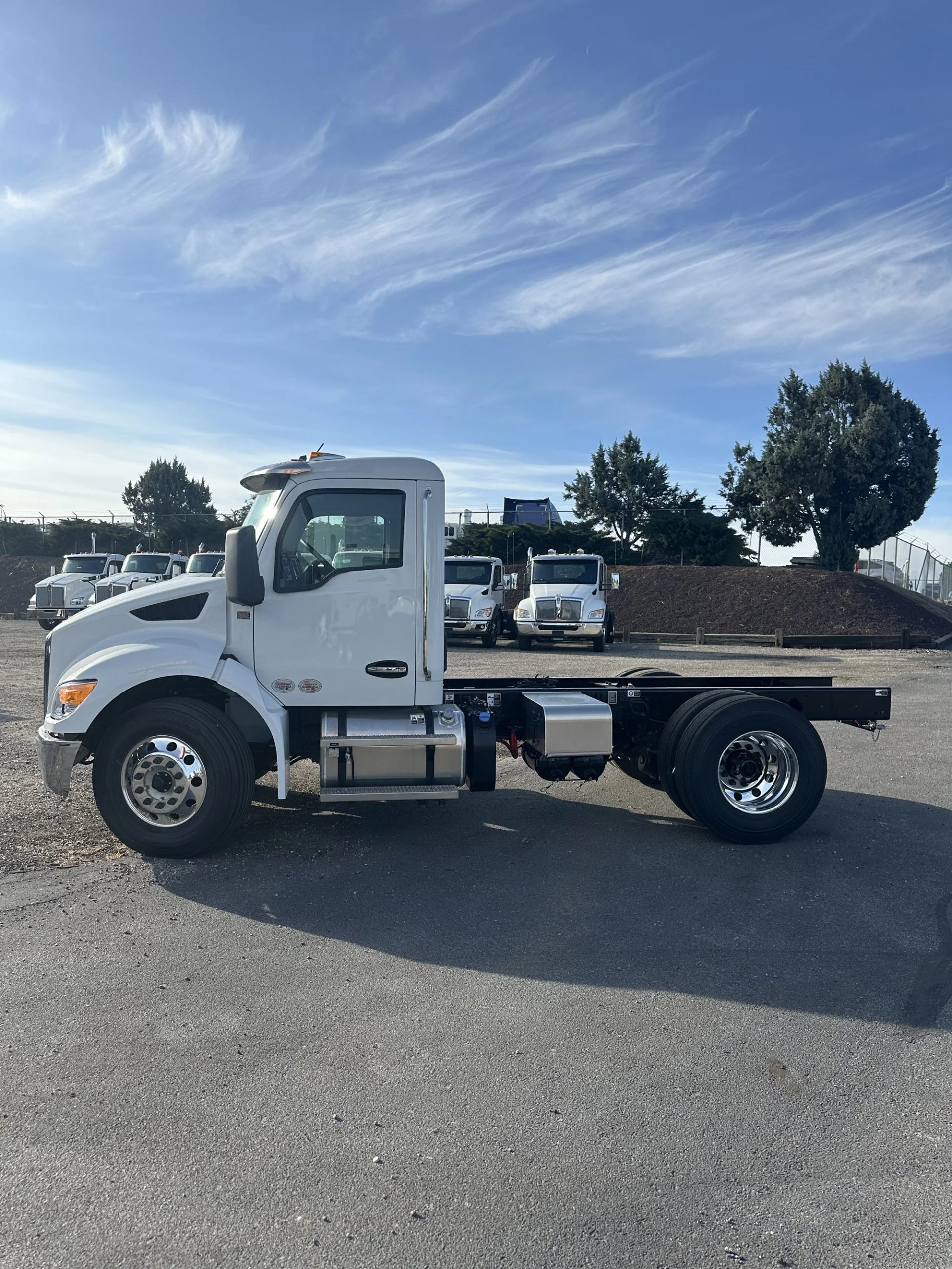 2025 Kenworth T380 - image 3