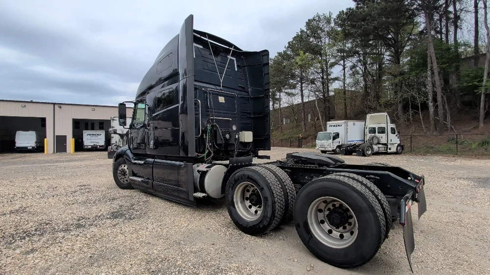2020 Volvo VNL 760 - image 5