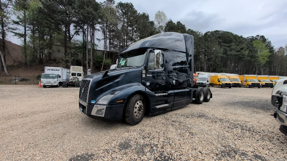 2020 Volvo VNL 760 - image 3