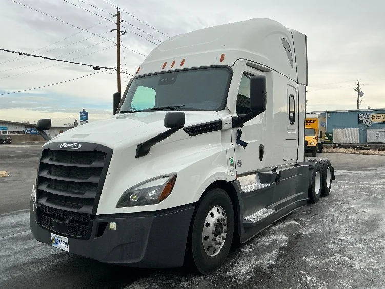 2023 Freightliner Cascadia - image 3