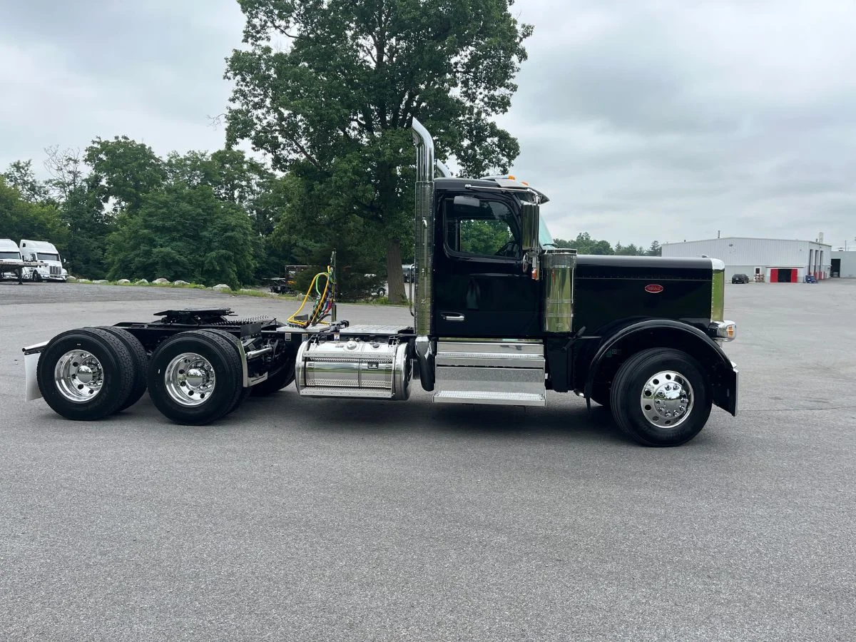 2027 Peterbilt 589 in Hagerstown, MD — photo 3