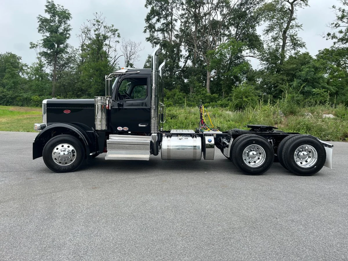 2027 Peterbilt 589 in Hagerstown, MD — photo 2