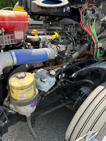 2021 Freightliner Cascadia — photo 6