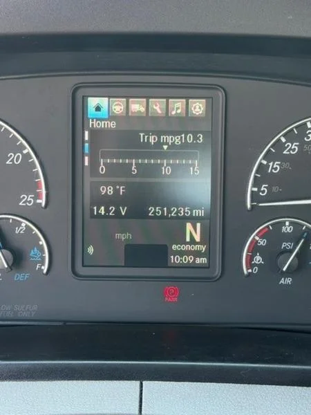 2021 Freightliner Cascadia — photo 11