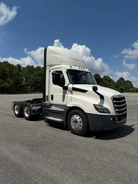 2021 Freightliner Cascadia — photo 3