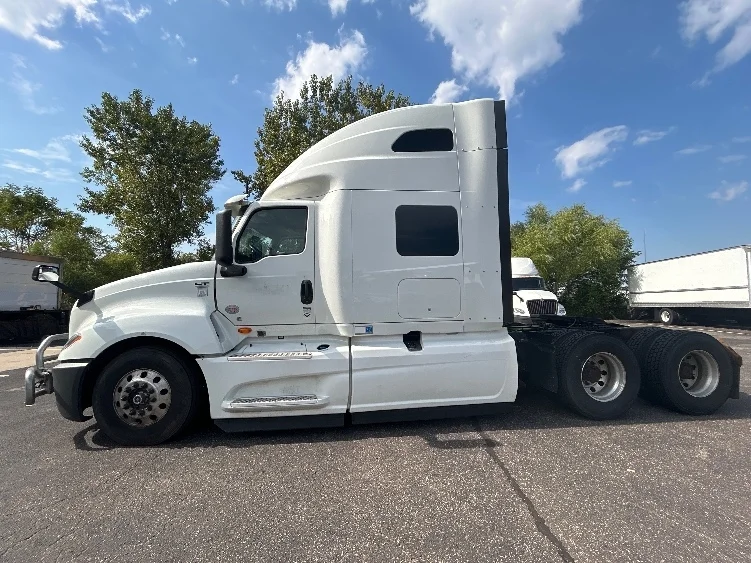 2020 International LT in Brooklyn Park, MN — photo 4