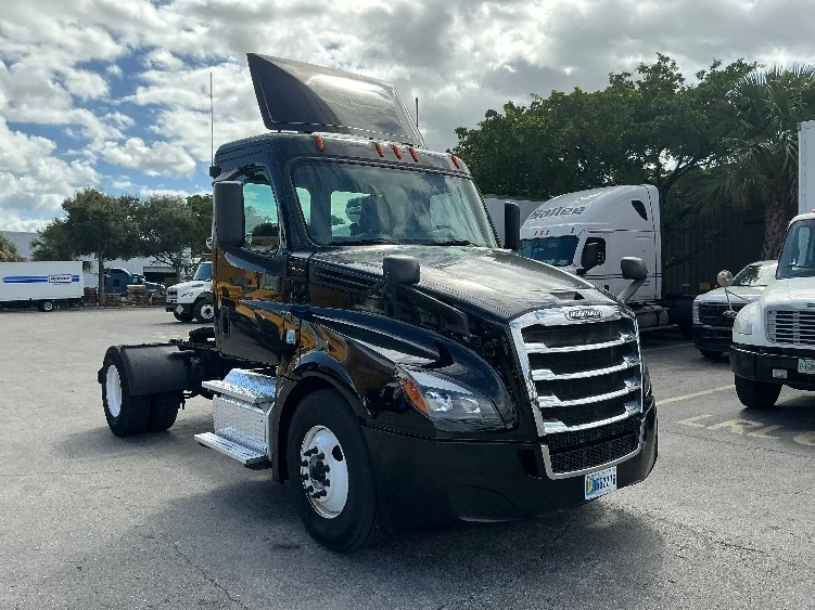 2019 Freightliner Cascadia in Medley, FL