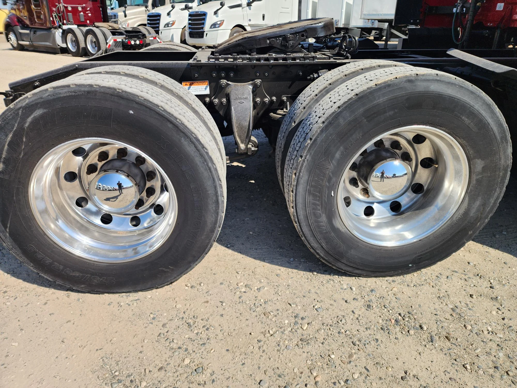 2021 Freightliner Cascadia in Fresno, CA — photo 3