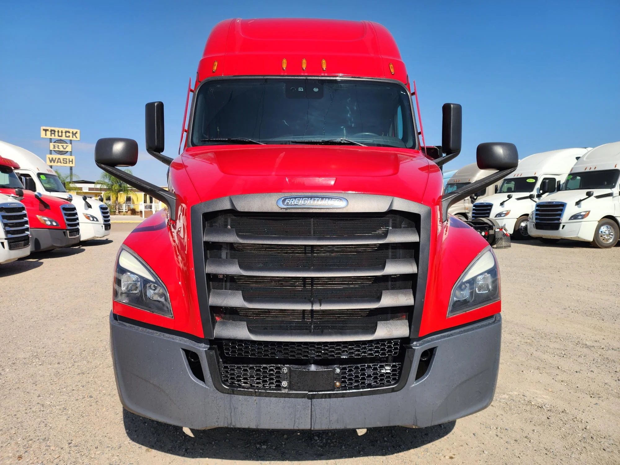 2021 Freightliner Cascadia in Fresno, CA — photo 14