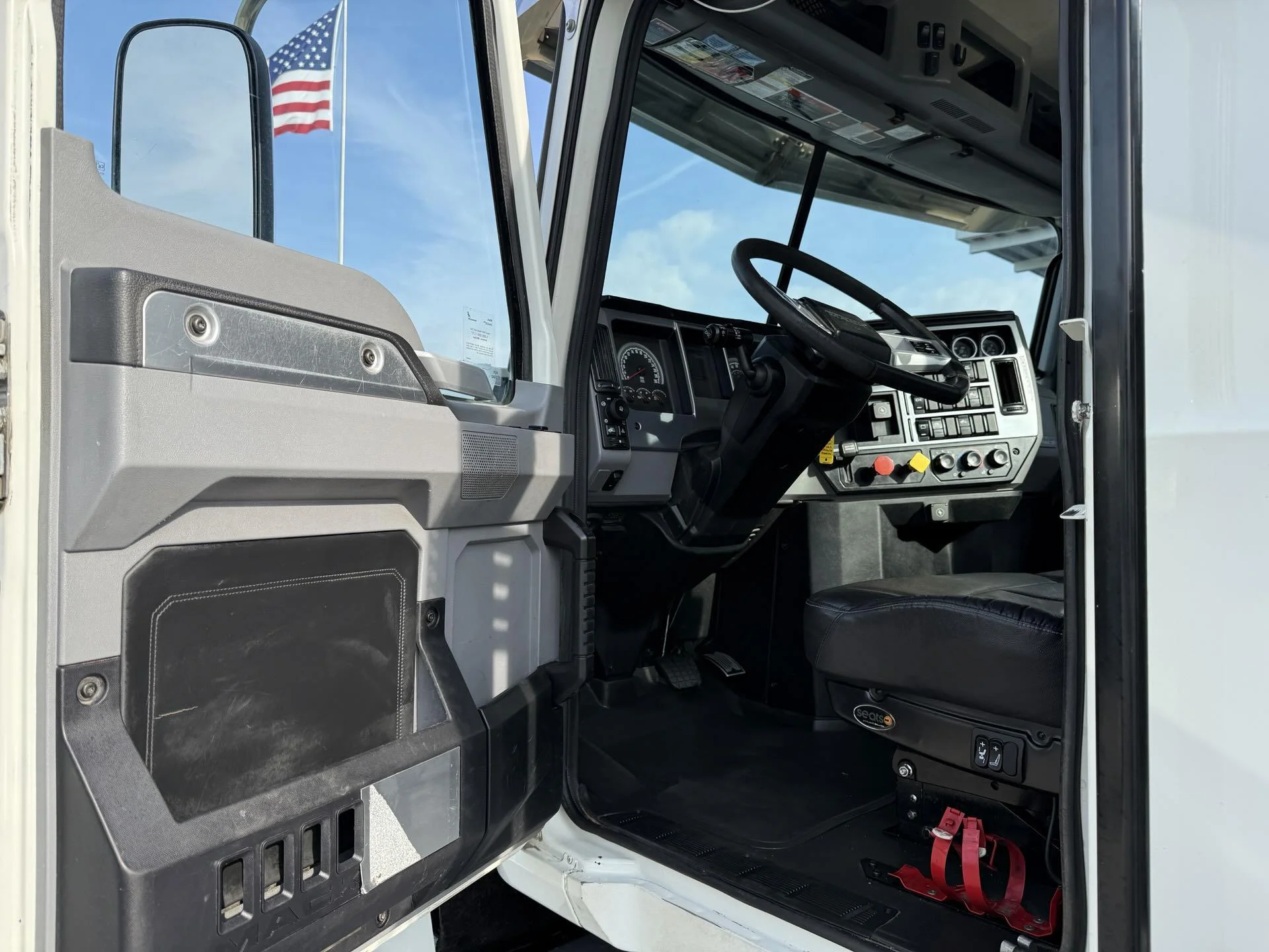 2021 Mack Pinnacle - image 13