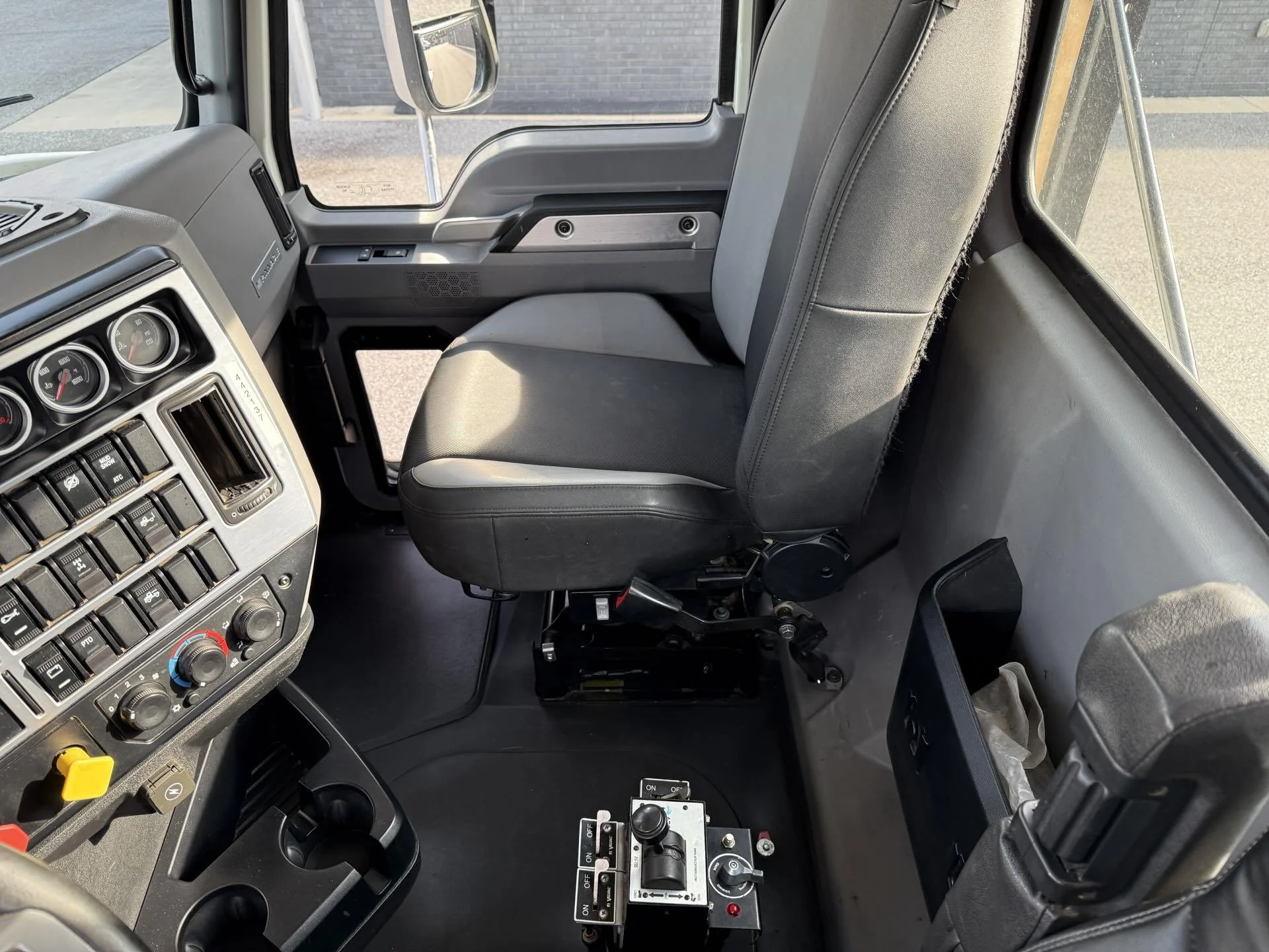 2021 Mack Pinnacle - image 17