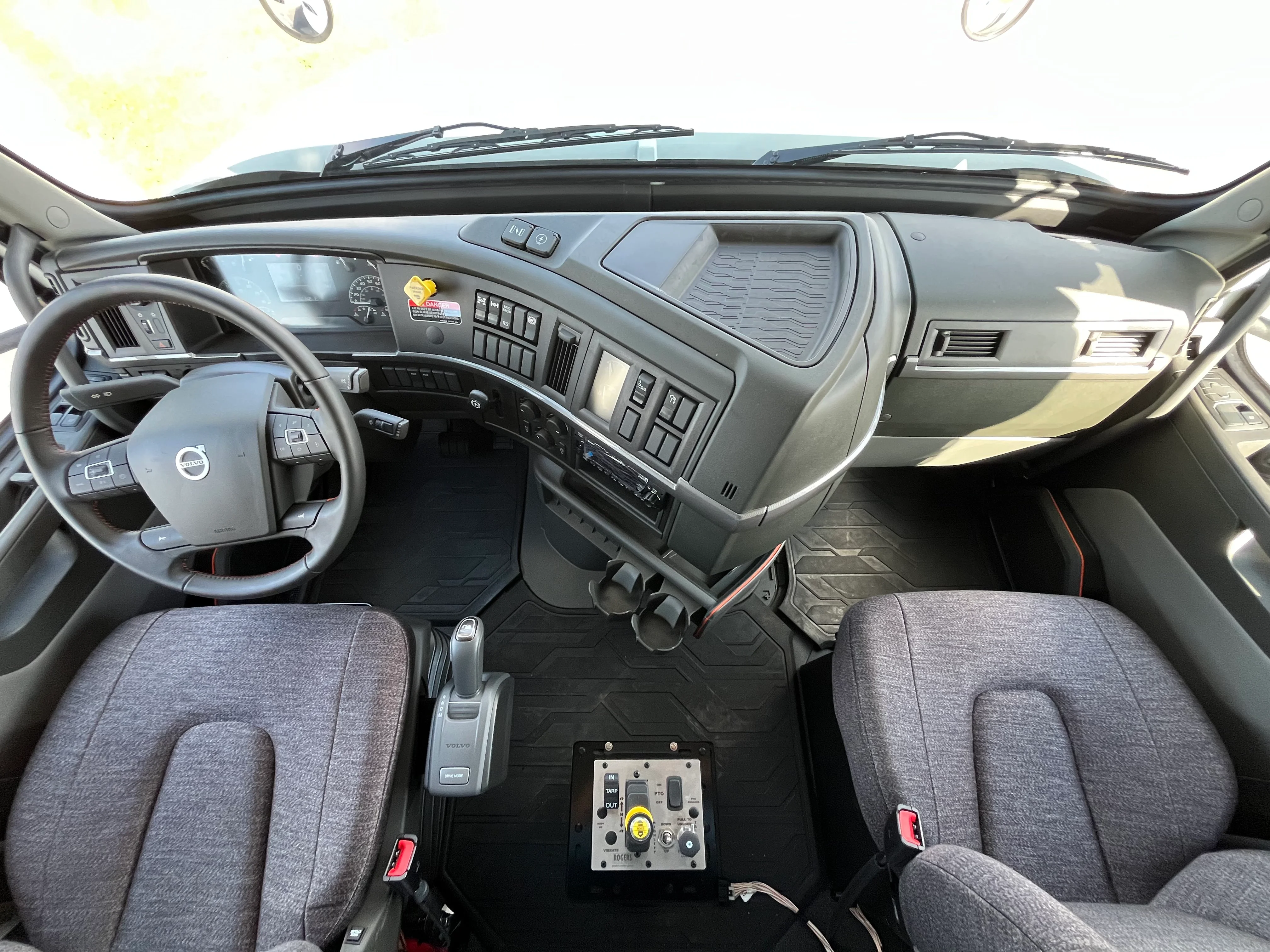 2026 Volvo VHD 300 in La Vergne, TN — photo 13