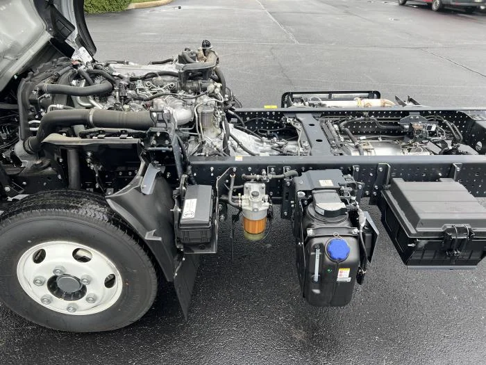 2025 Isuzu NPR - image 19