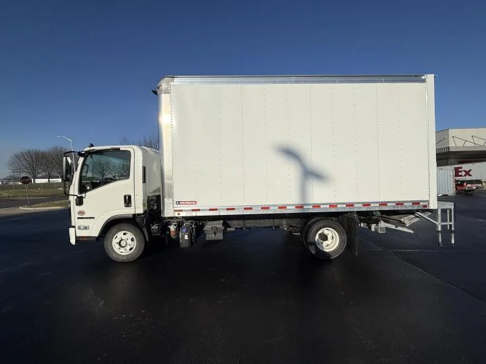 2025 Isuzu NPR - image 9