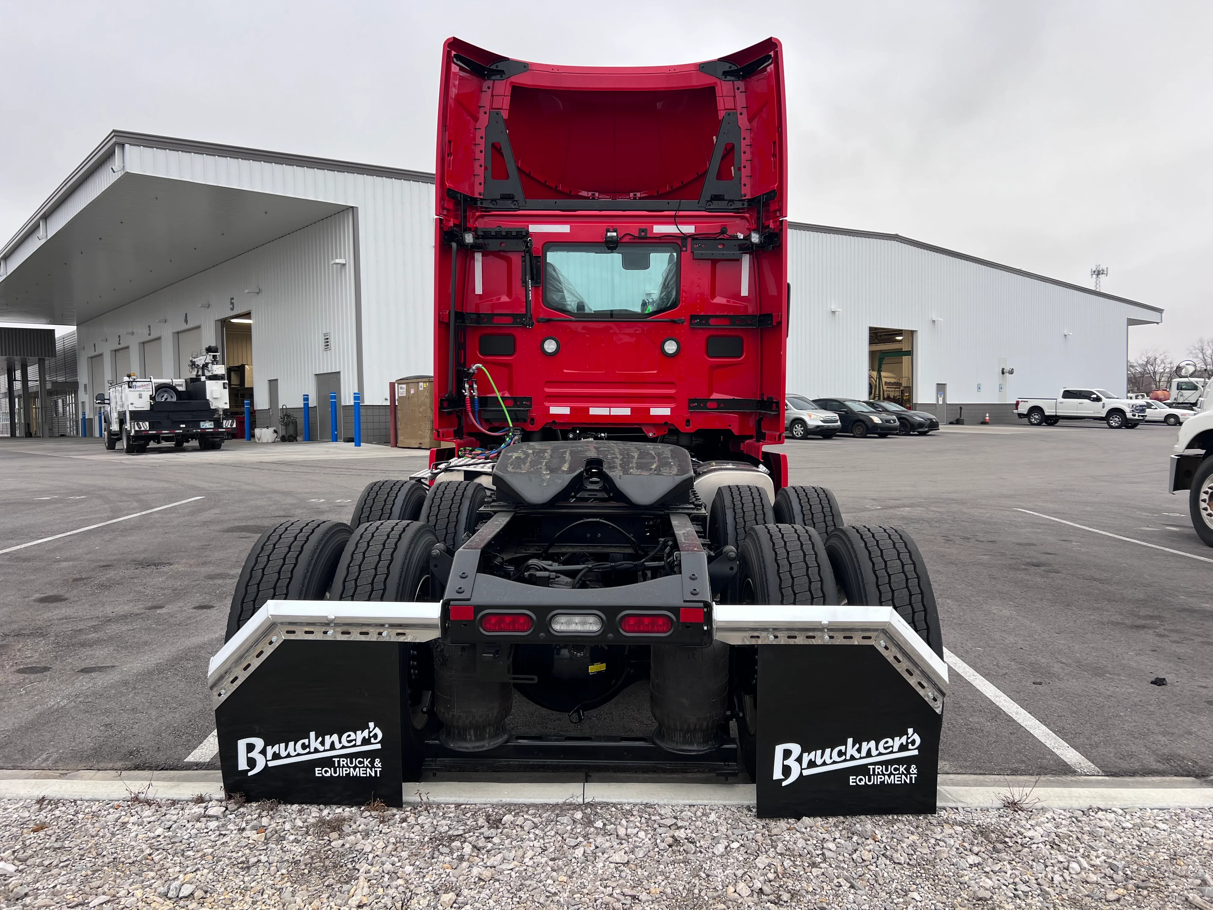 2025 Volvo VNL 300 in Tulsa, OK — photo 12