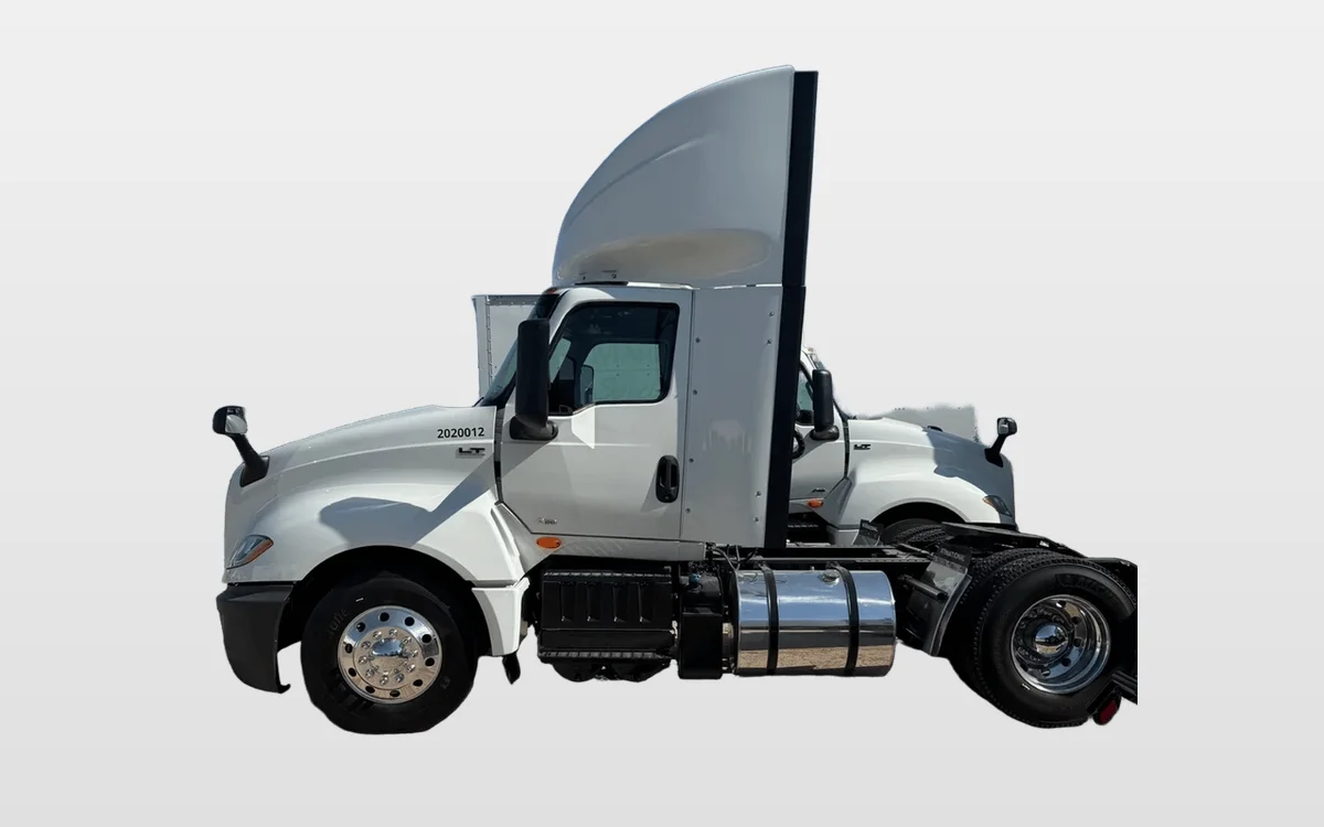 2022 International LT - image 1