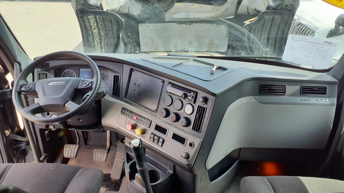 2021 Freightliner Cascadia in Bolingbrook, IL — photo 7
