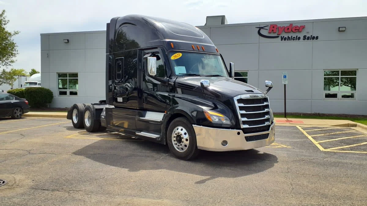 2021 Freightliner Cascadia in Bolingbrook, IL — photo 3