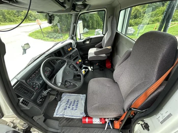 2023 International LT — photo 11