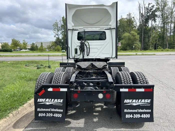 2023 International LT — photo 7