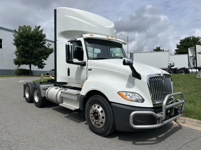 2023 International LT — photo 2