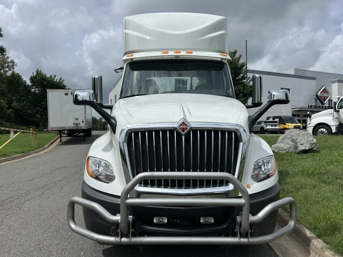 2023 International LT — photo 3