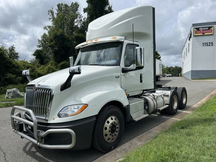 2023 International LT — photo 4