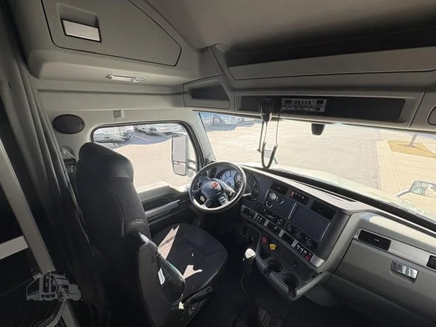 2021 Kenworth T680 - image 12