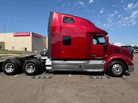 2021 Peterbilt 579 in Denver, CO — photo 4