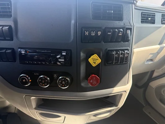 2021 Peterbilt 579 in Denver, CO — photo 15