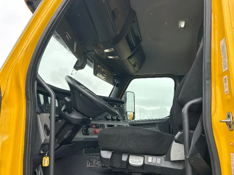2020 Freightliner Cascadia in Fontana, CA — photo 9