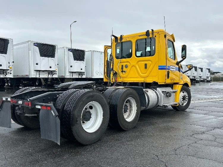 2020 Freightliner Cascadia in Fontana, CA — photo 7