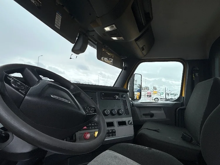 2020 Freightliner Cascadia in Fontana, CA — photo 10