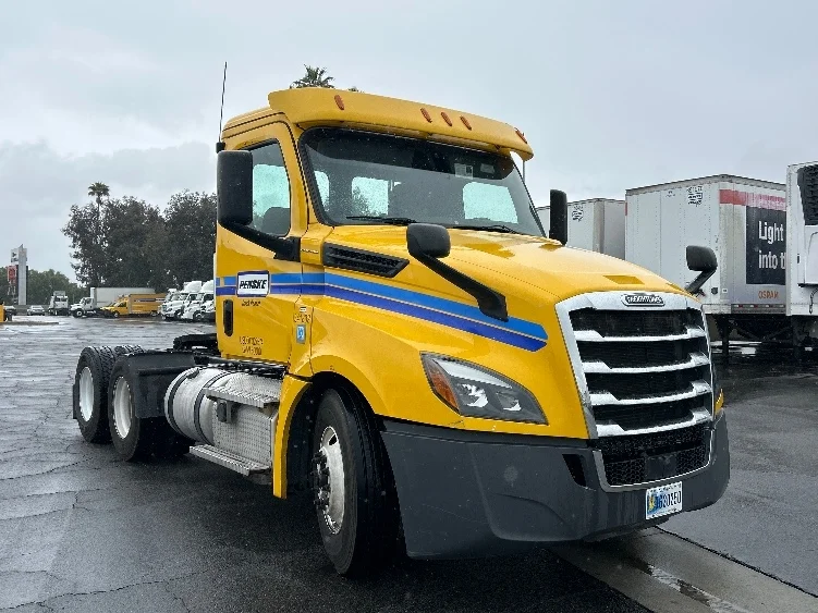 2020 Freightliner Cascadia in Sun Valley, CA
