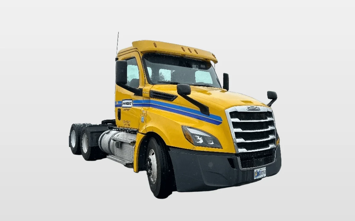 2020 Freightliner Cascadia - image 1