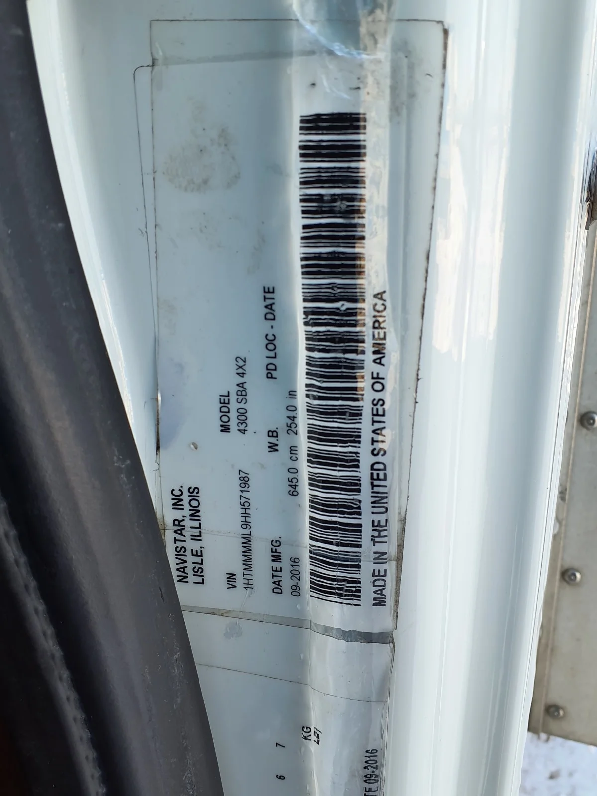 2017 International 4300 - image 11