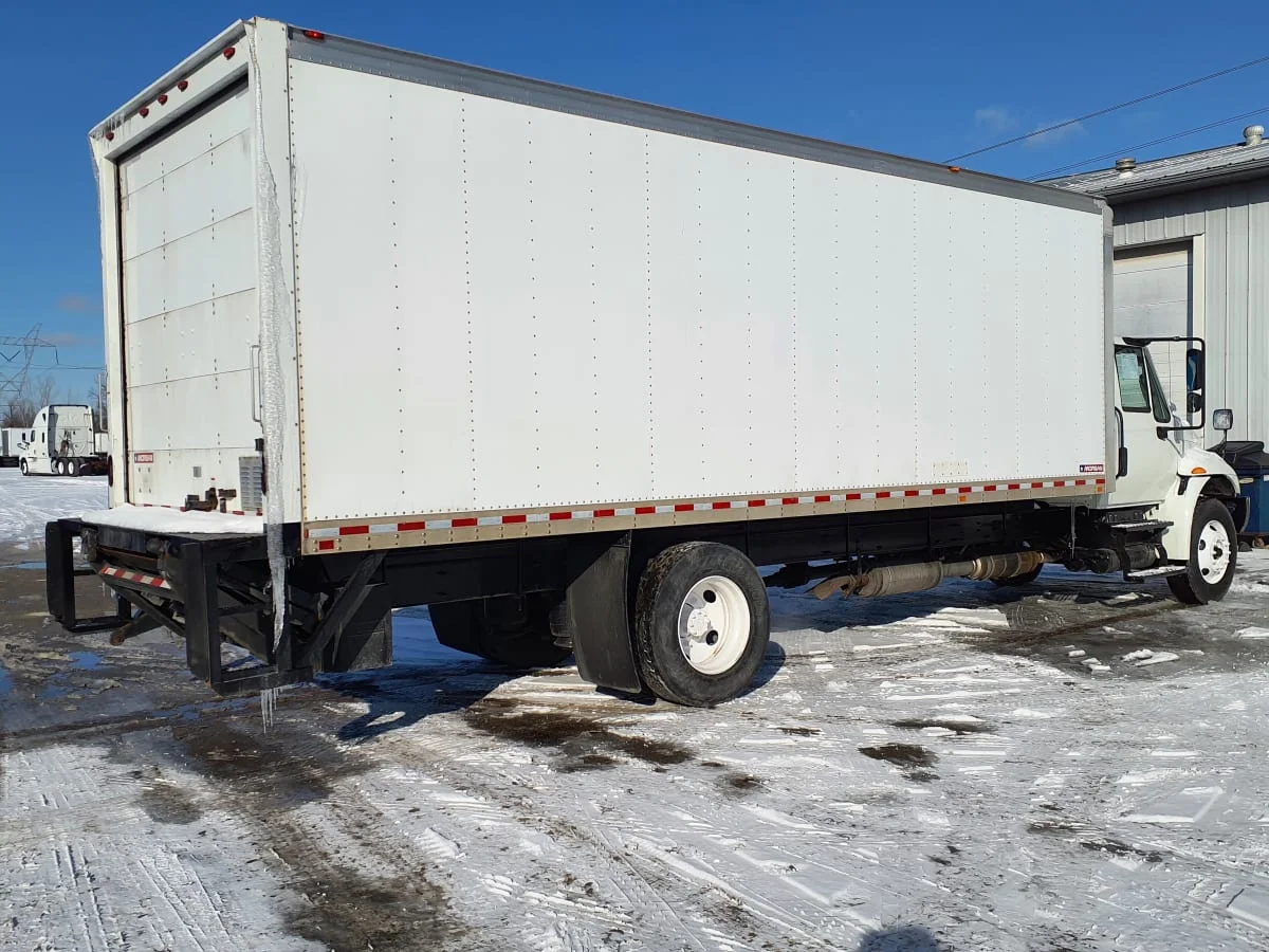 2017 International 4300 - image 4